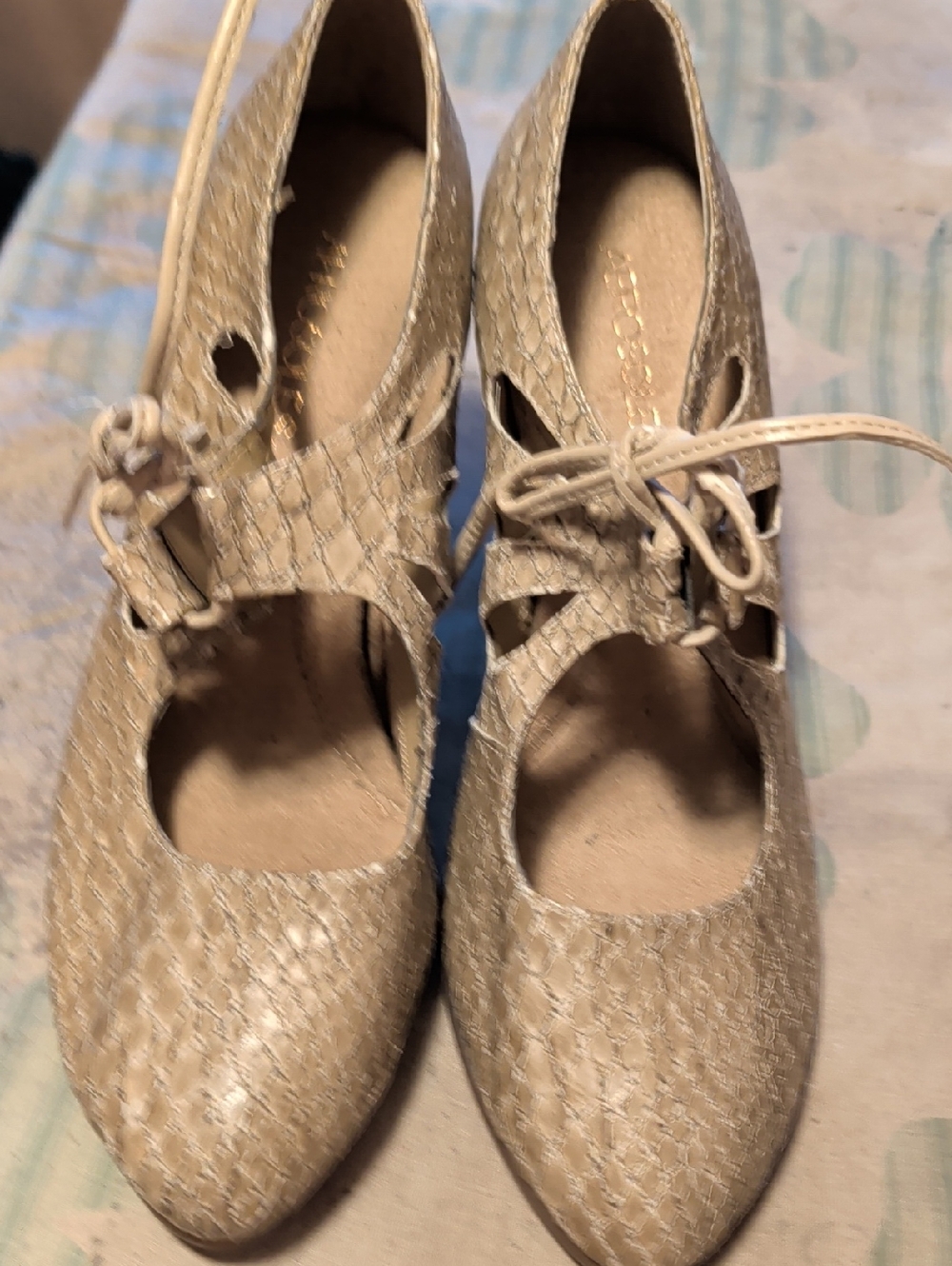 AEROSOLES Cream Textured Lace-Up Pump Heels